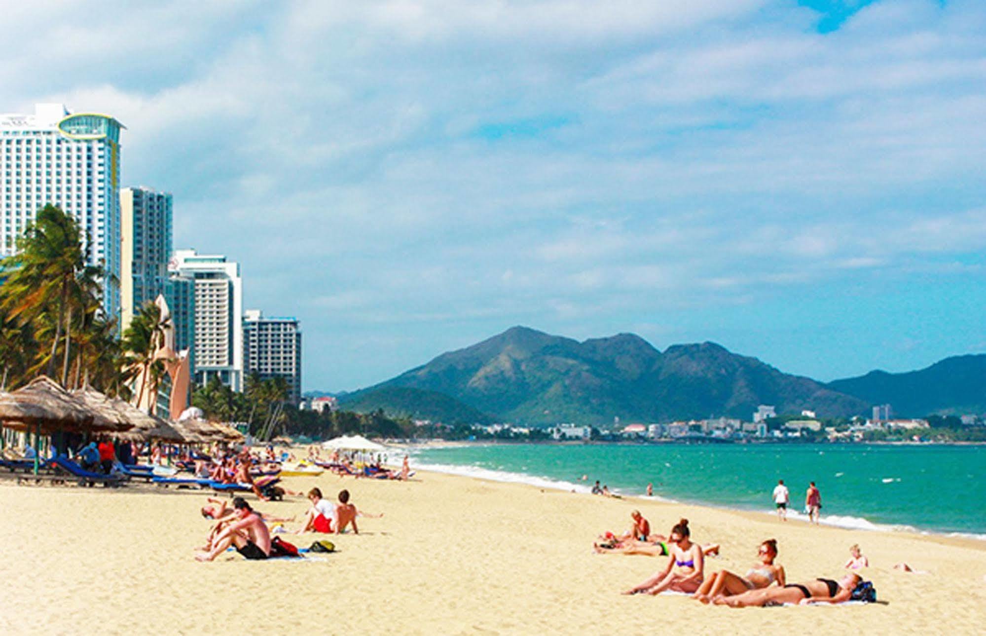 Azura Hotel Nha Trang Bagian luar foto