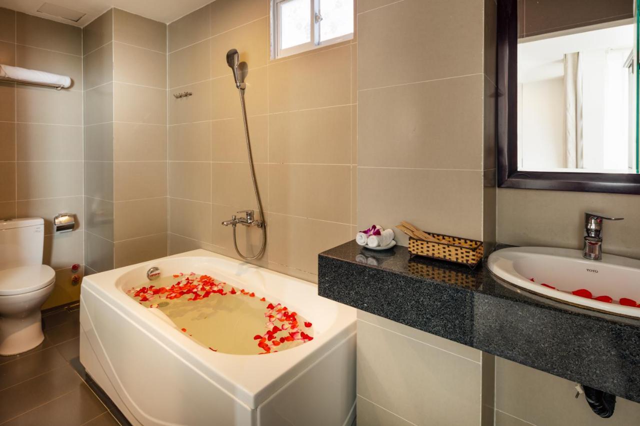 Azura Hotel Nha Trang Bagian luar foto